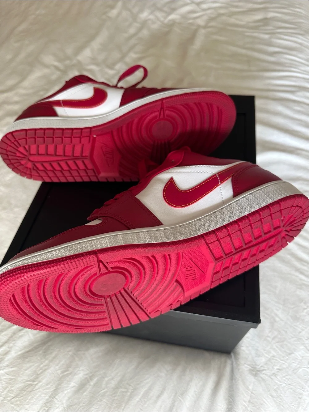 Jordan 1 low Cardinal Red